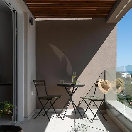 Suntop Apartment *